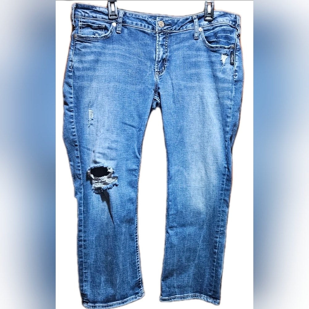 Silver Jeans Co. Suki Mid-Rise Distressed Curvy Fit Denim Capris - Size 36× 22.5